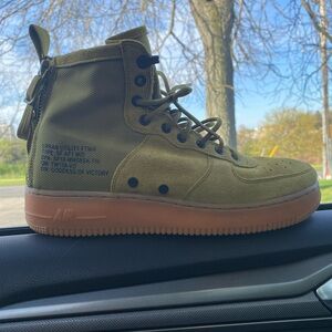 Nike Sf Af1 Mid shoes